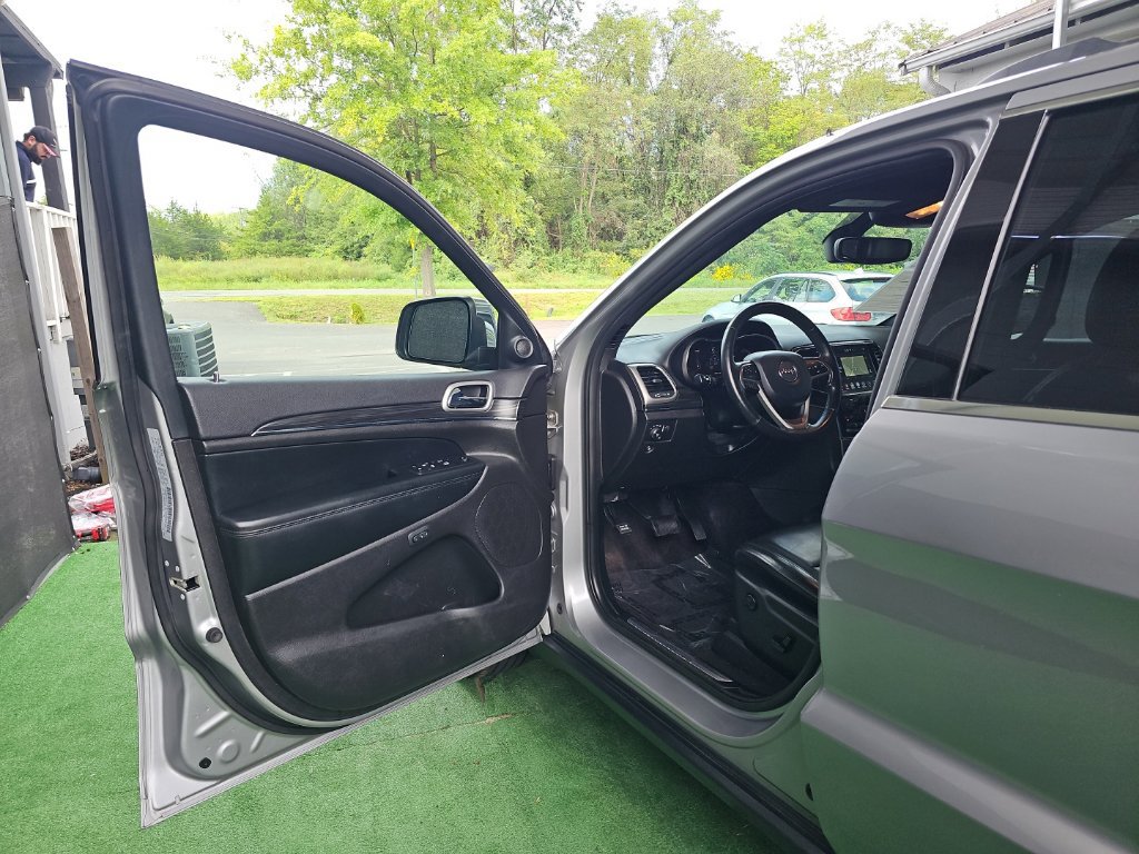 Used 2019 Jeep Grand Cherokee Limited AWD/4WD image 30
