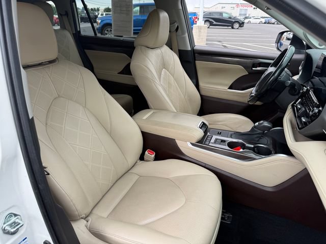 Used 2021 Toyota Highlander Platinum AWD/4WD image 12