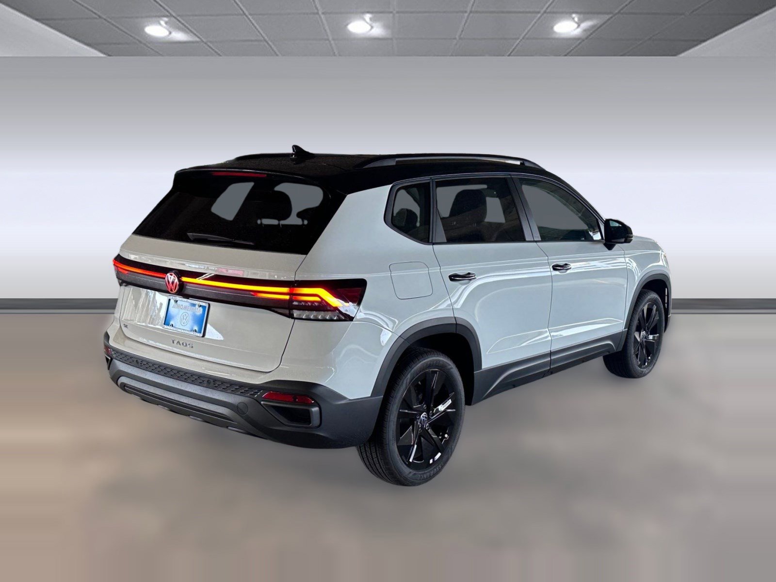 New 2026 Volkswagen Taos SE image 8