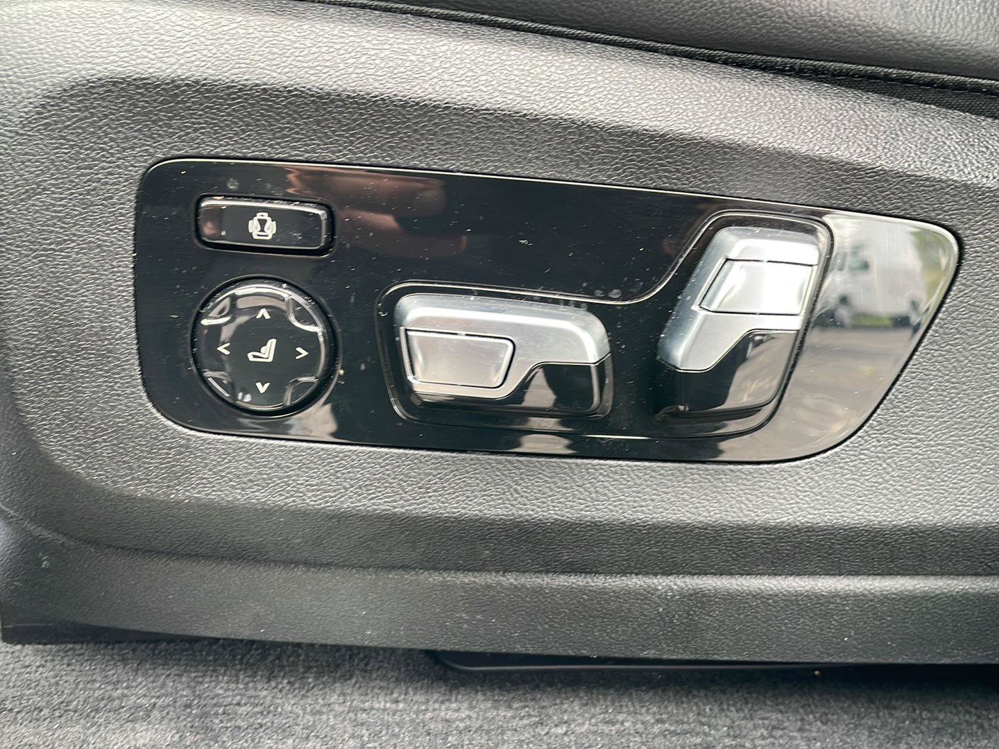 Used 2021 BMW X5 M50i AWD/4WD image 11