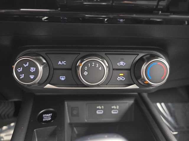 Used 2025 Nissan Kicks SV AWD/4WD image 30