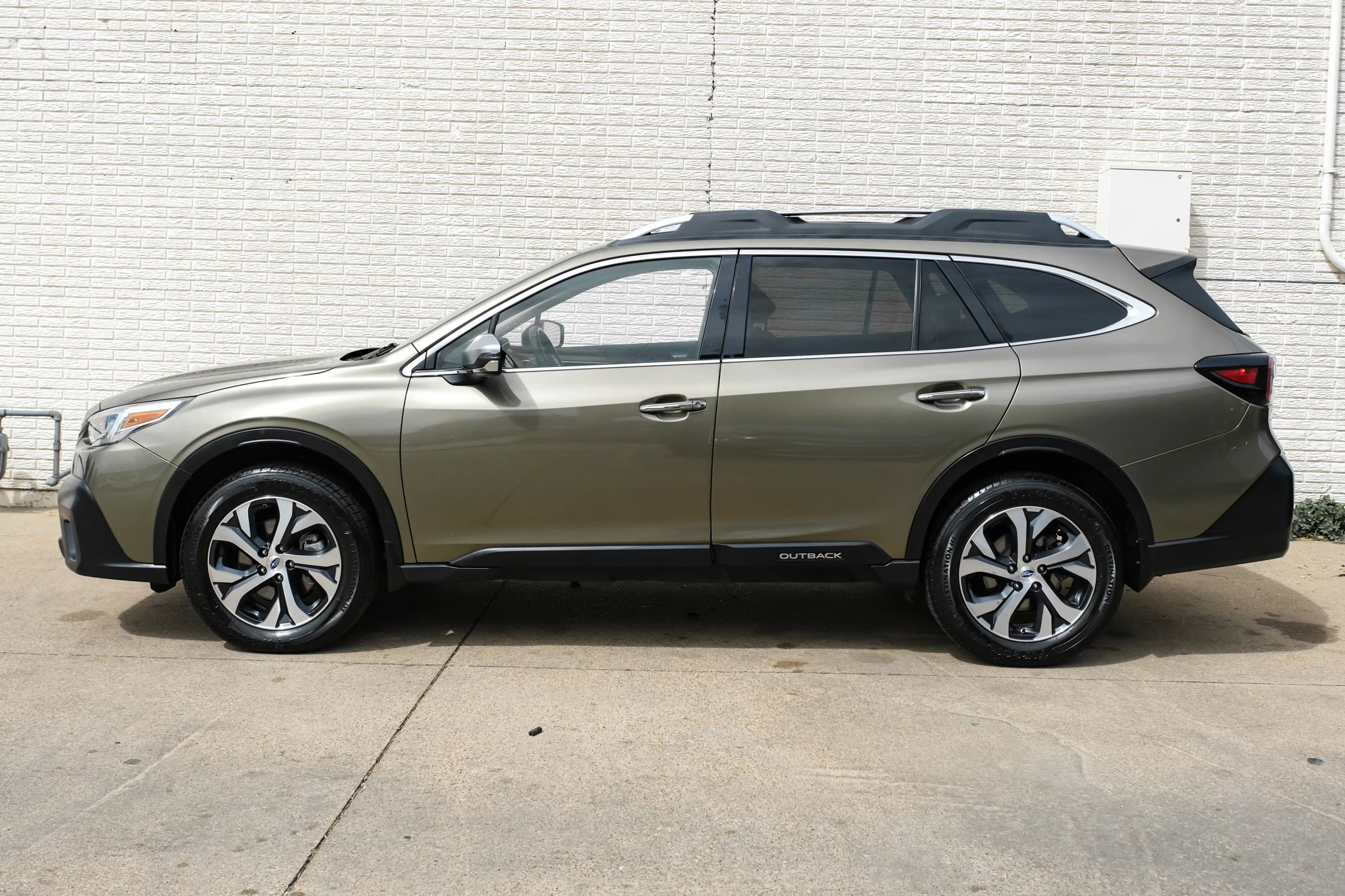 Used 2020 Subaru Outback Touring XT AWD/4WD image 11
