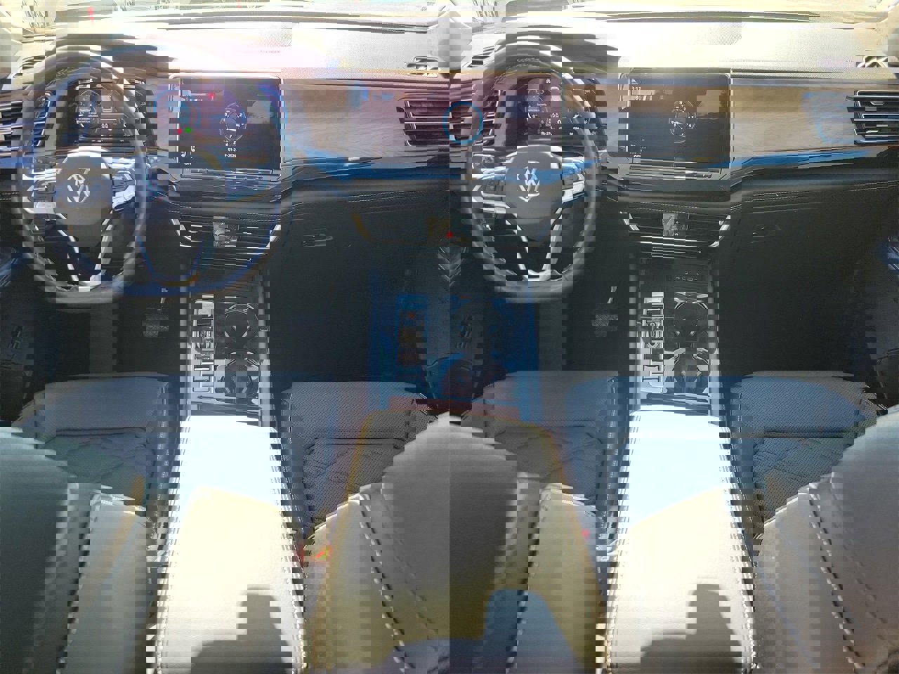 Used 2025 Volkswagen Atlas SE image 13