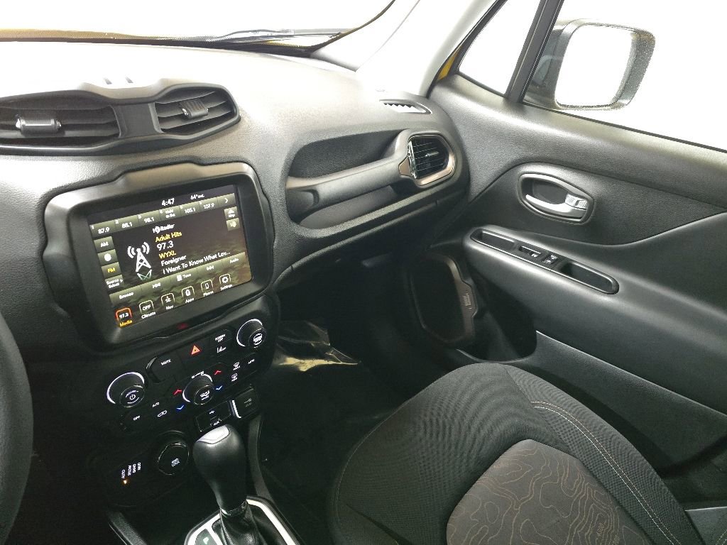 Used 2023 Jeep Renegade Latitude AWD/4WD image 26