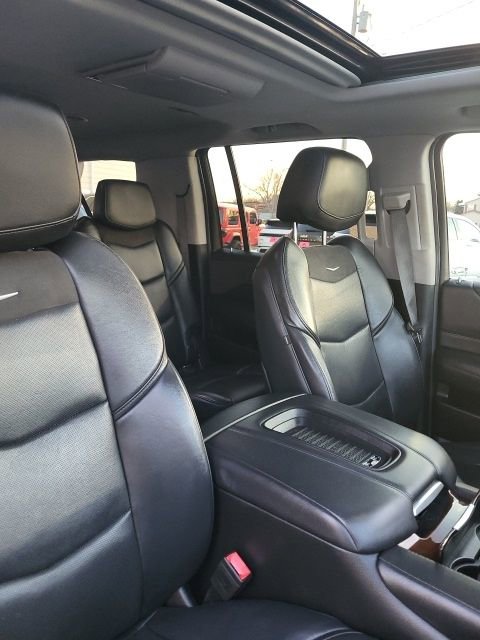 Used 2019 Cadillac Escalade ESV Premium Luxury image 21