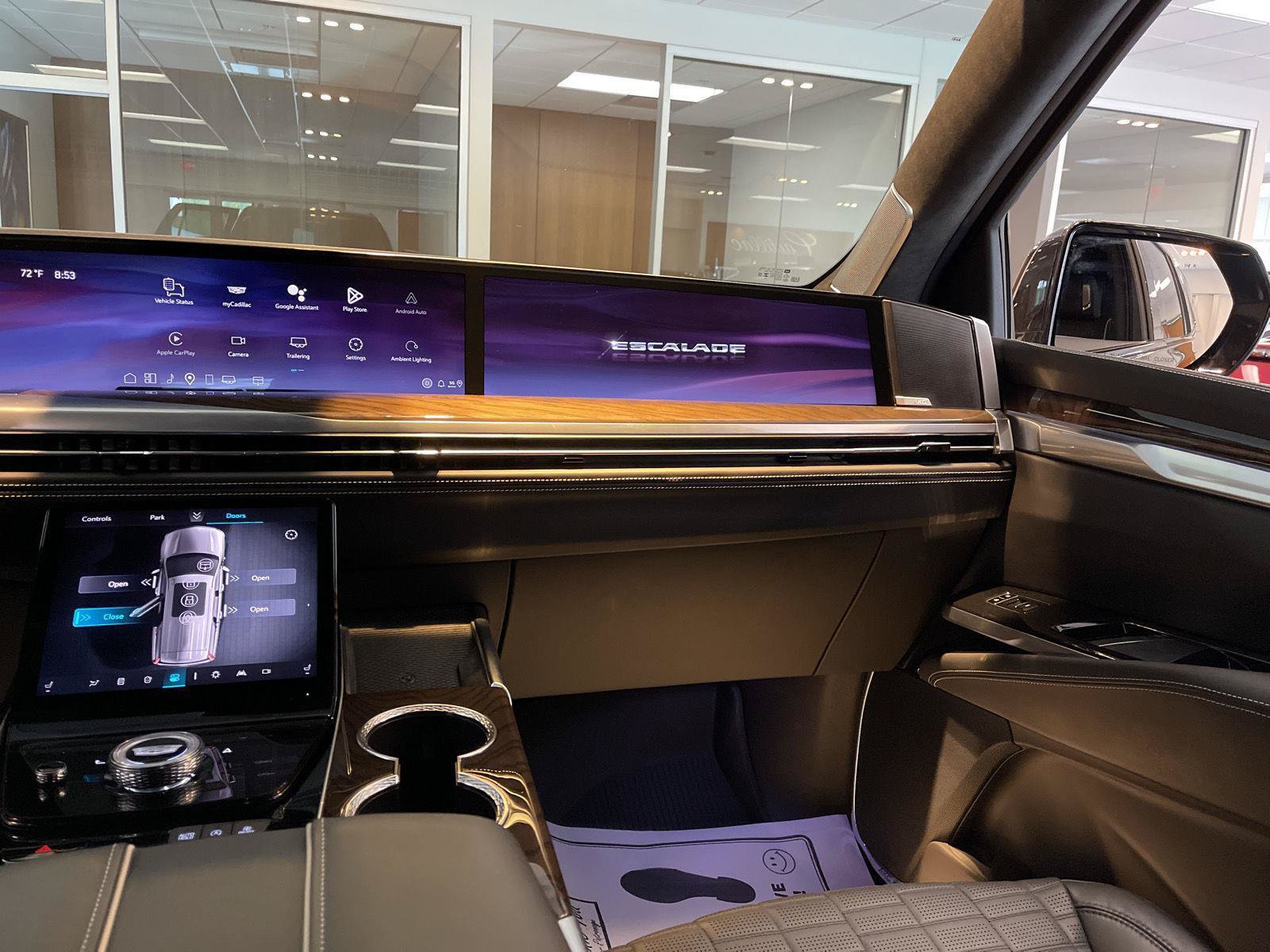 Certified 2026 Cadillac Escalade Platinum Sport w/ LPO, ONYX Package AWD/4WD image 18
