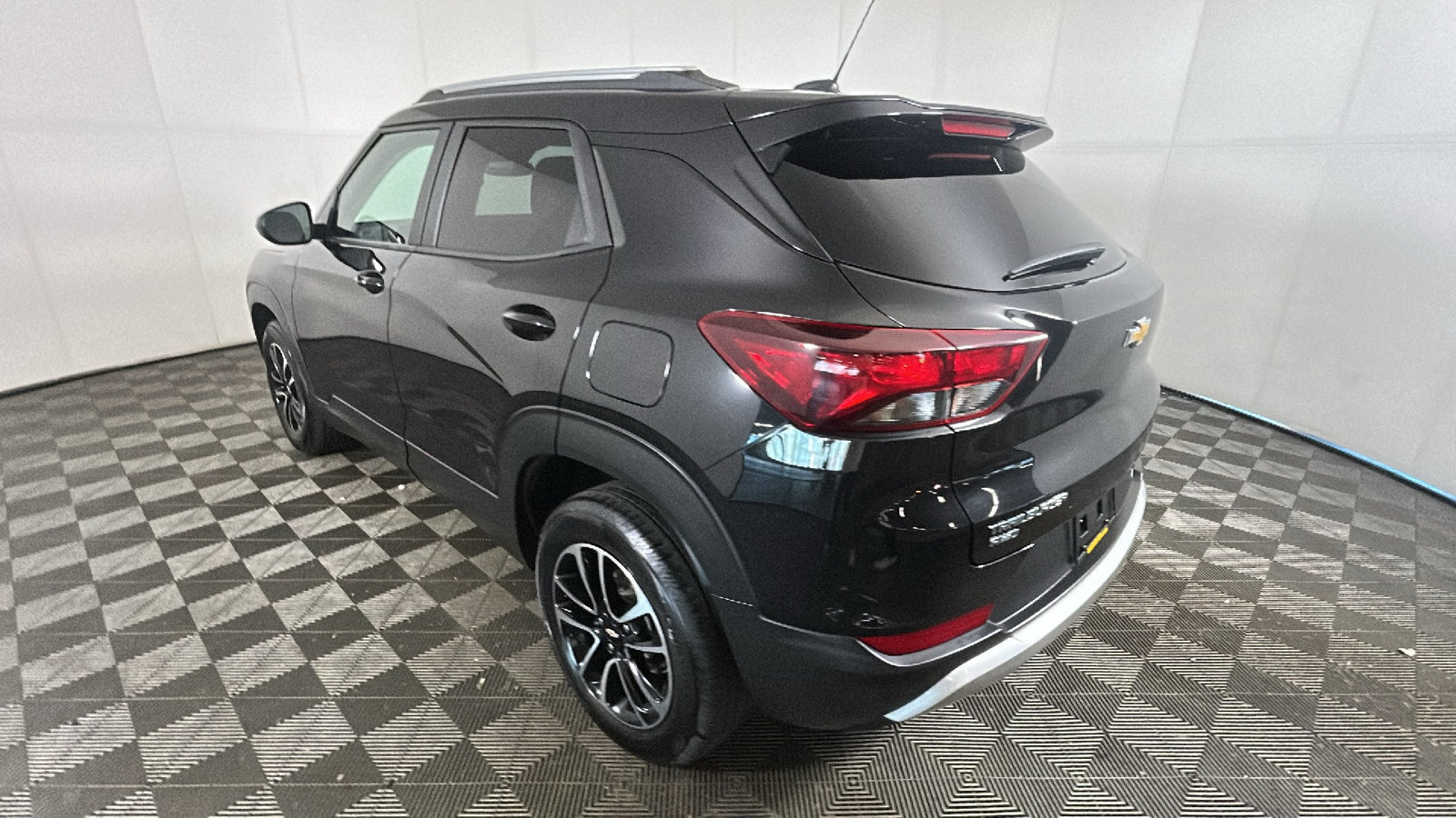 Used 2025 Chevrolet TrailBlazer LT AWD/4WD image 5
