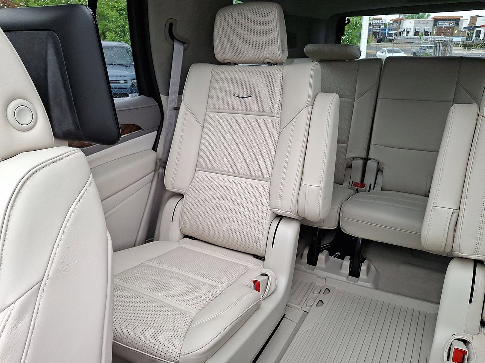 Used 2024 Cadillac Escalade Premium Luxury Platinum AWD/4WD image 12