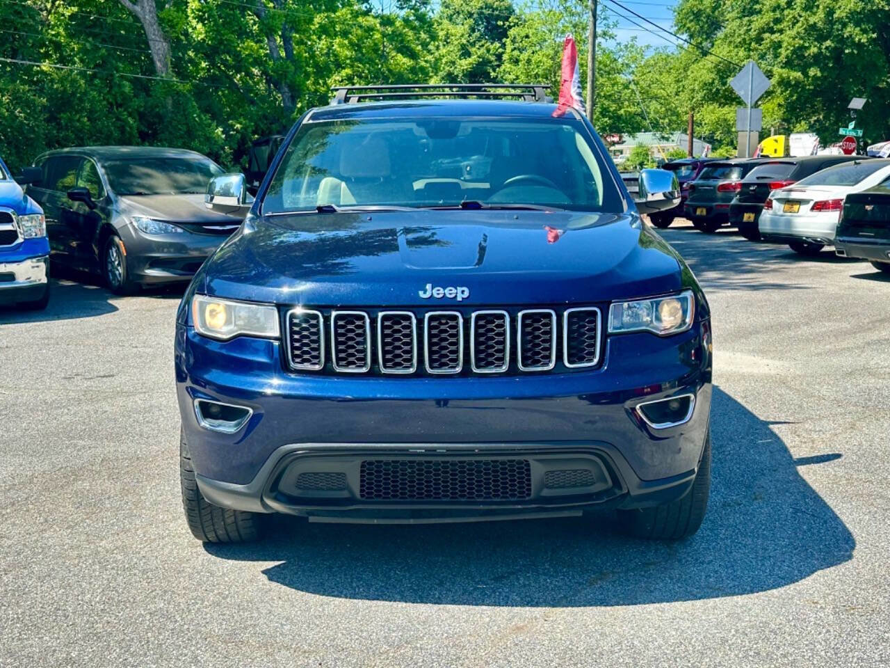 Used 2017 Jeep Grand Cherokee Limited AWD/4WD image 2