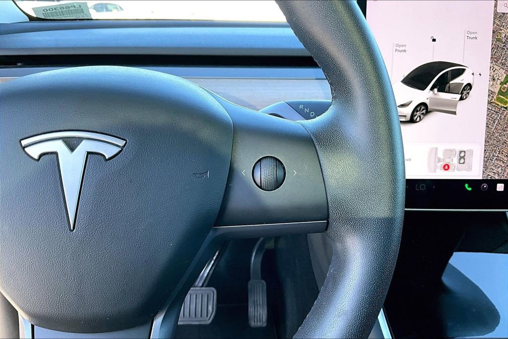 Used 2021 Tesla Model Y Long Range image 12