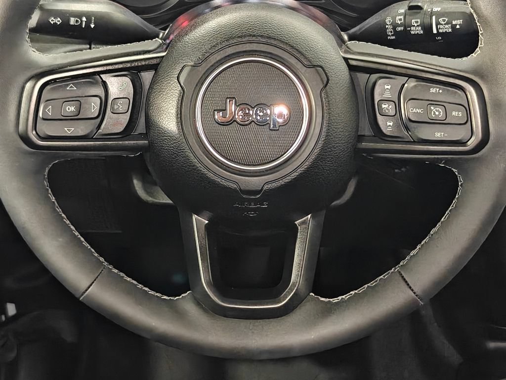 Used 2026 Jeep Wrangler Unlimited Rubicon AWD/4WD image 5