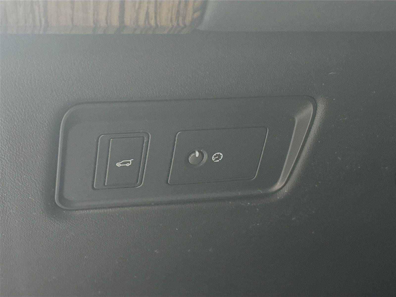 Used 2019 Land Rover Range Rover HSE image 4