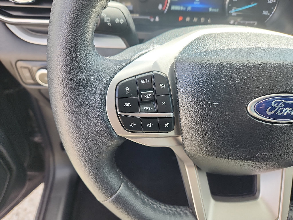 Used 2024 Ford Explorer XLT w/ Equipment Group 202A AWD/4WD image 18