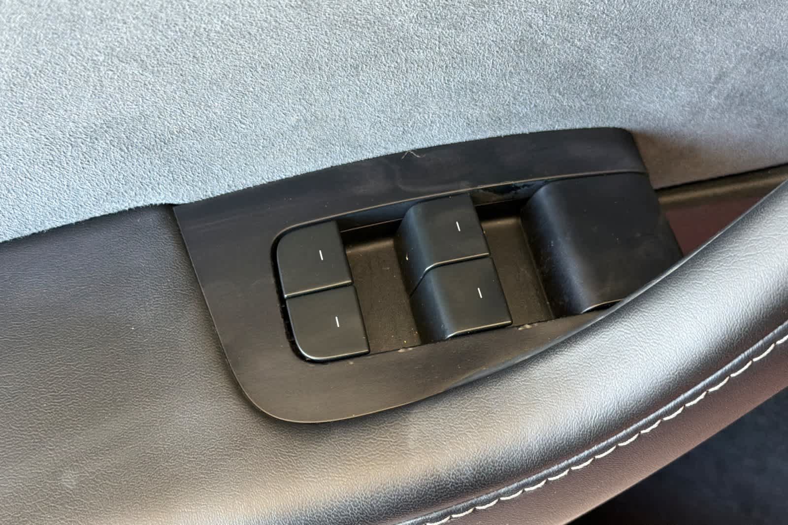 Used 2024 Tesla Model Y Long Range AWD/4WD image 13