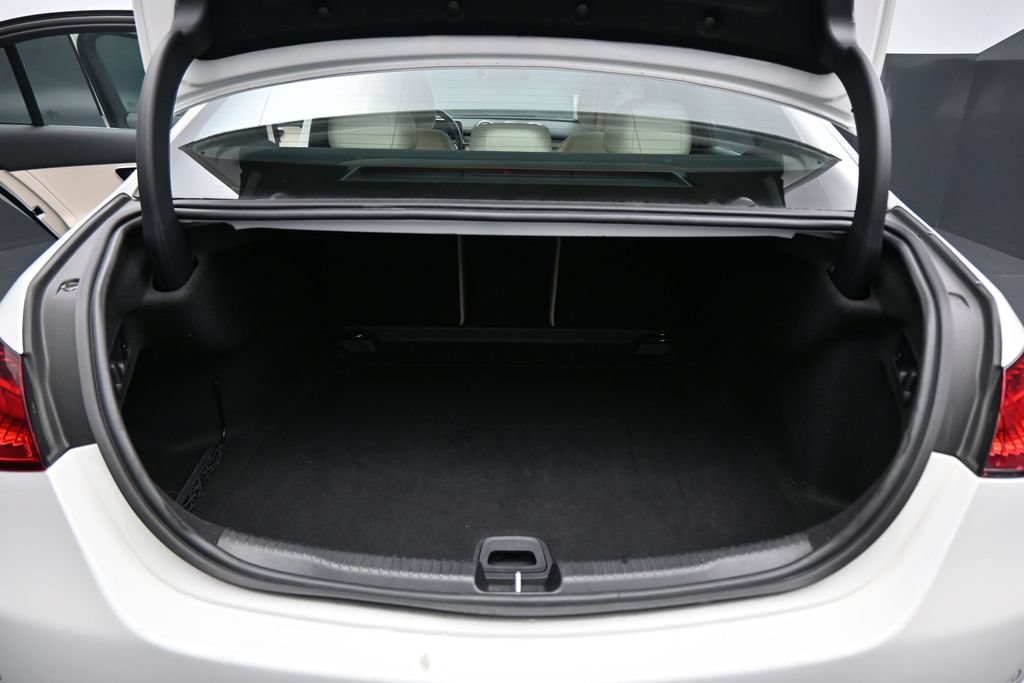Used 2025 Mercedes-Benz C 300 Sedan image 27