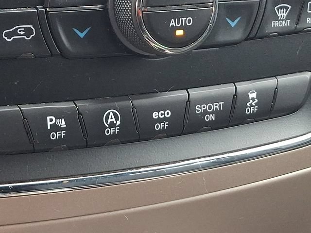 Used 2017 Jeep Grand Cherokee Laredo w/ Quick Order Package 23E AWD/4WD image 16