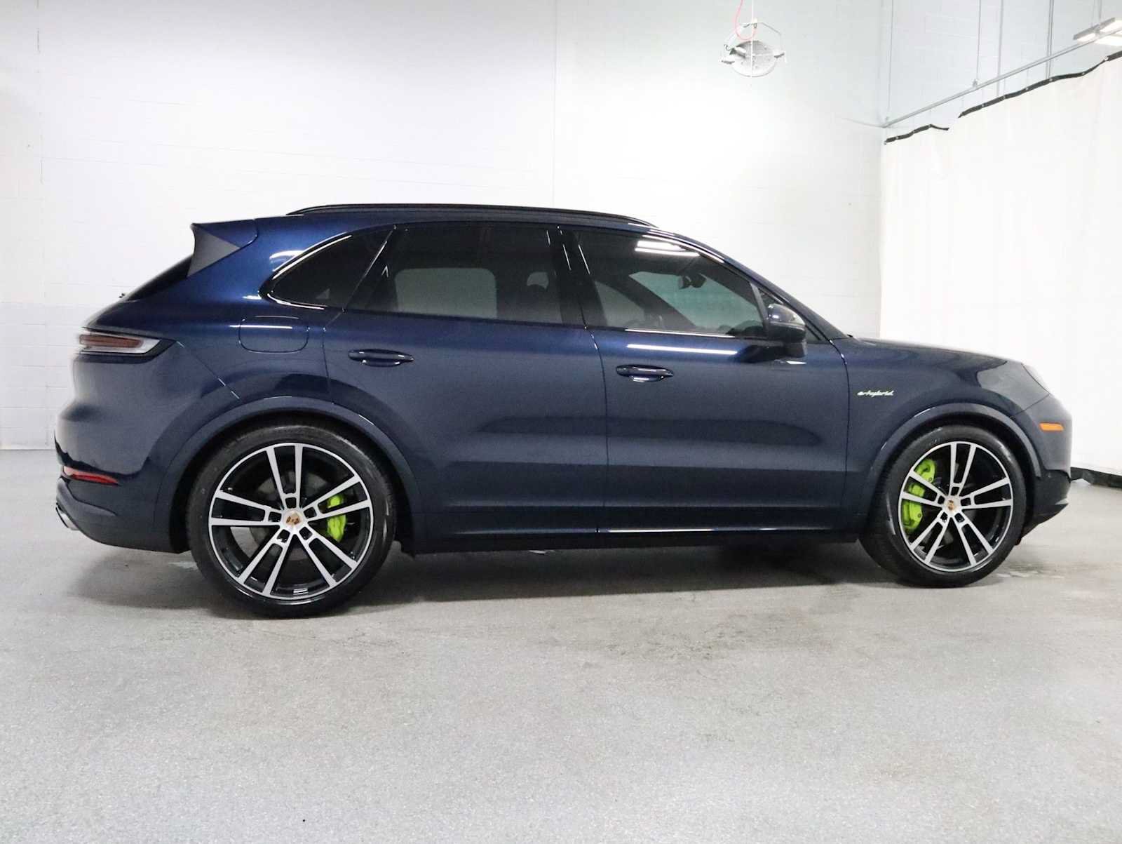 Certified 2025 Porsche Cayenne E-Hybrid AWD/4WD image 10