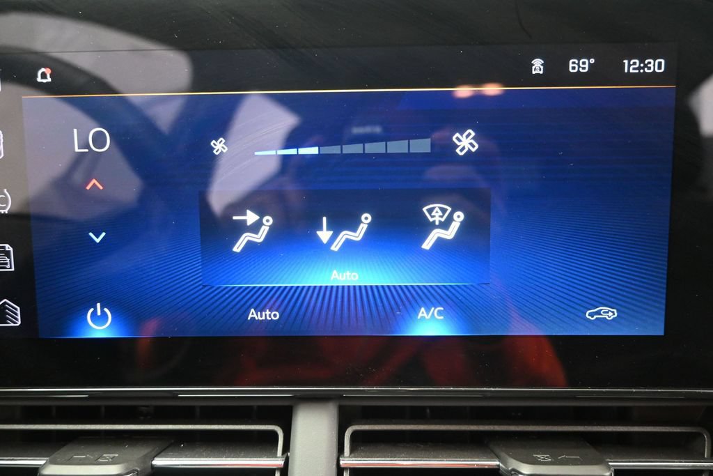 Used 2024 Chevrolet Trax ACTIV w/ Sunroof Package FWD image 27