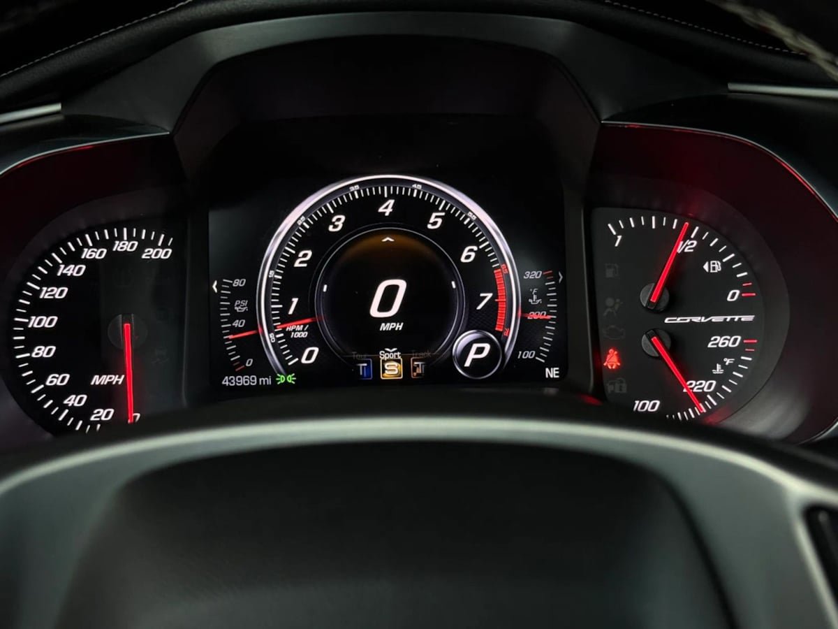 Used 2018 Chevrolet Corvette Stingray Coupe w/ Carbon Flash Badge Package RWD image 45