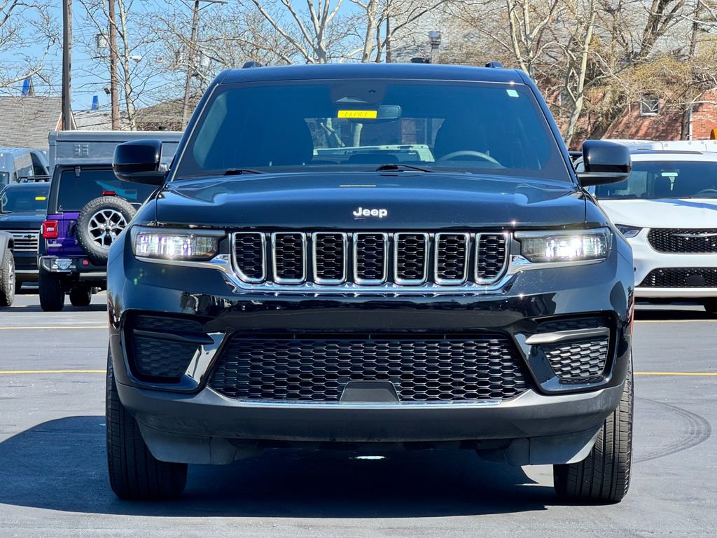 Used 2024 Jeep Grand Cherokee Laredo X image 2