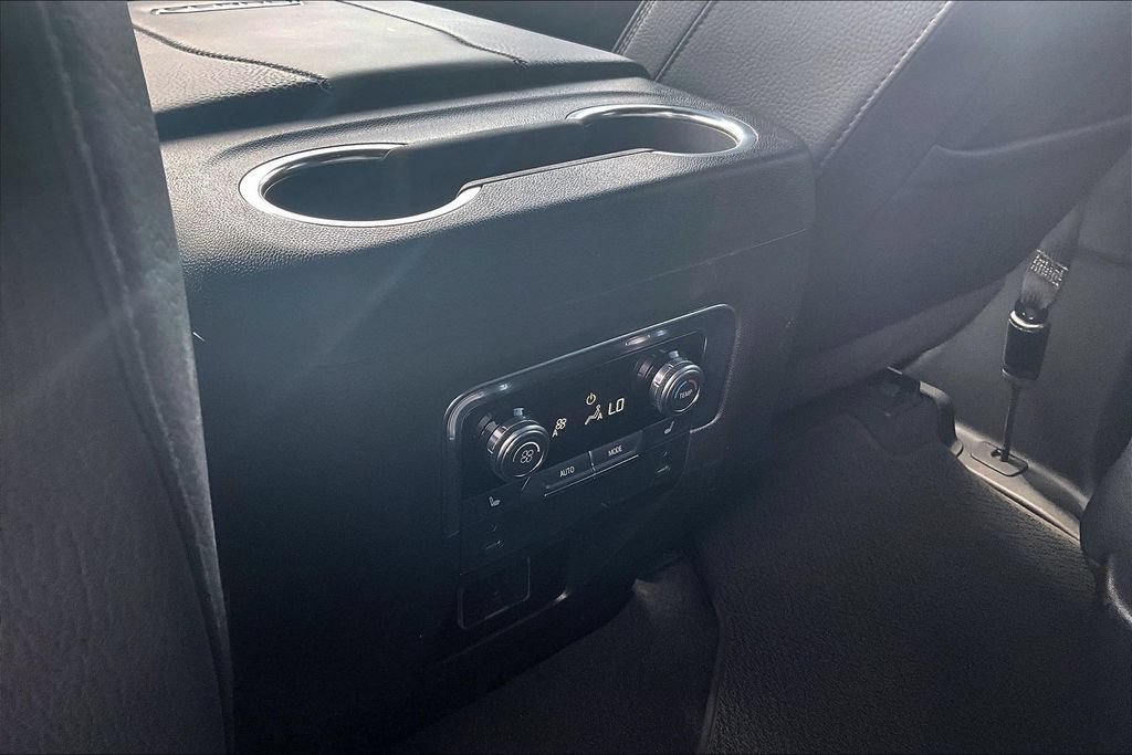 Used 2025 GMC Yukon XL Denali AWD/4WD image 24