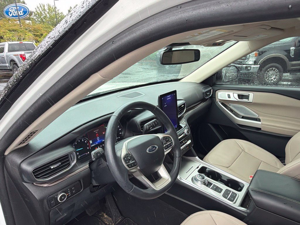 Used 2024 Ford Explorer Limited w/ Limited Technology Package RWD image 10