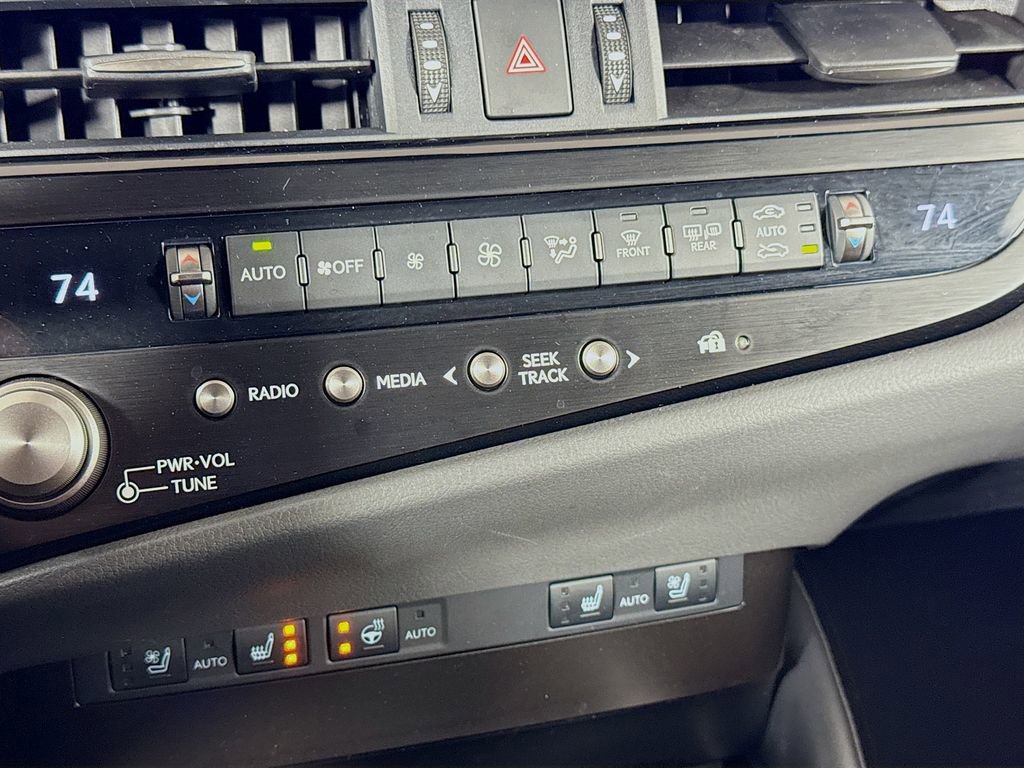 Certified 2025 Lexus ES 300h w/ Premium Package image 16