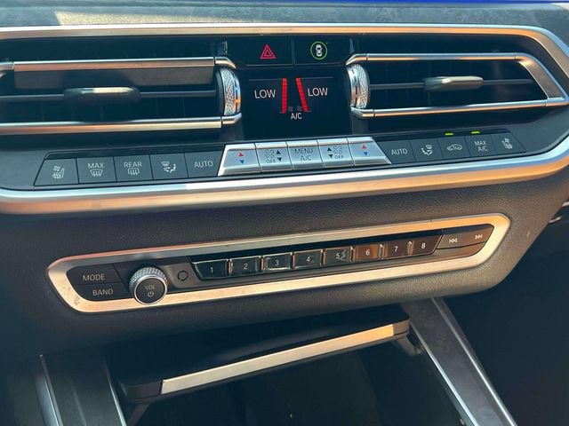Used 2020 BMW X7 M50i w/ Dynamic Handling Package AWD/4WD image 39