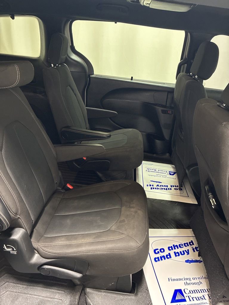 Used 2020 Chrysler Pacifica Touring w/ S Appearance Package image 29