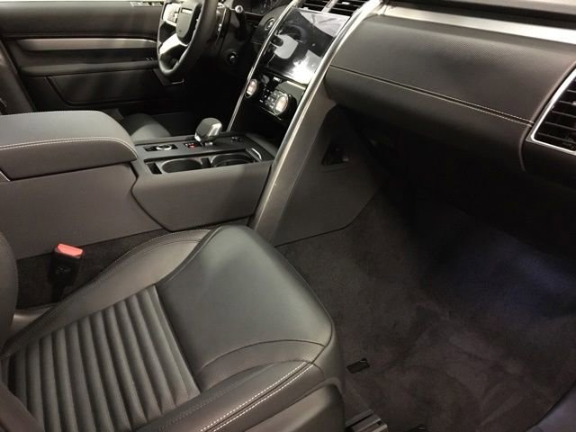 New 2024 Land Rover Discovery Dynamic SE image 33