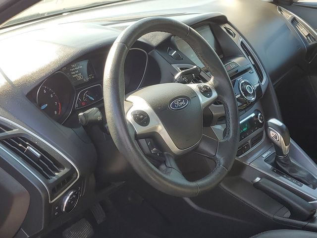 Used 2014 Ford Focus Titanium w/ Luxury Package FWD image 12