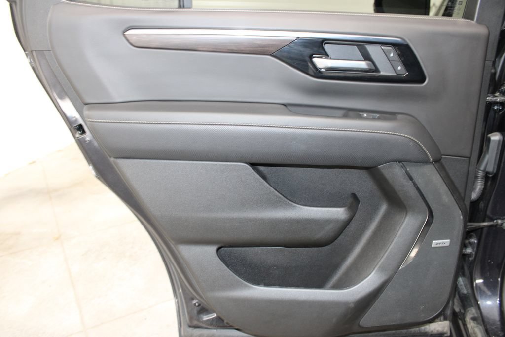 Used 2025 Chevrolet Tahoe Premier RWD image 23