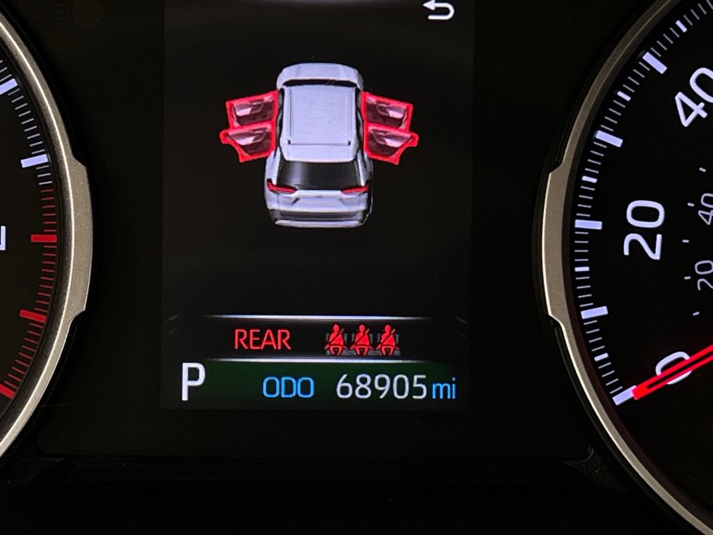 Used 2020 Toyota RAV4 XLE w/ XLE Grade Weather Package AWD/4WD image 17
