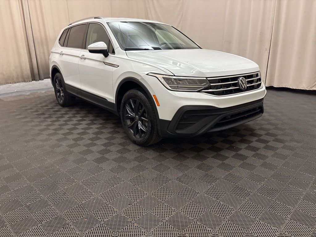 Used 2024 Volkswagen Tiguan SE image 3