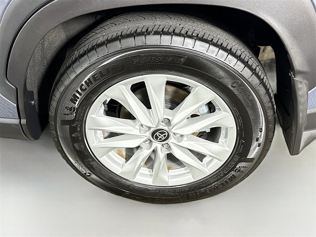 Certified 2024 Toyota Corolla Cross LE image 32