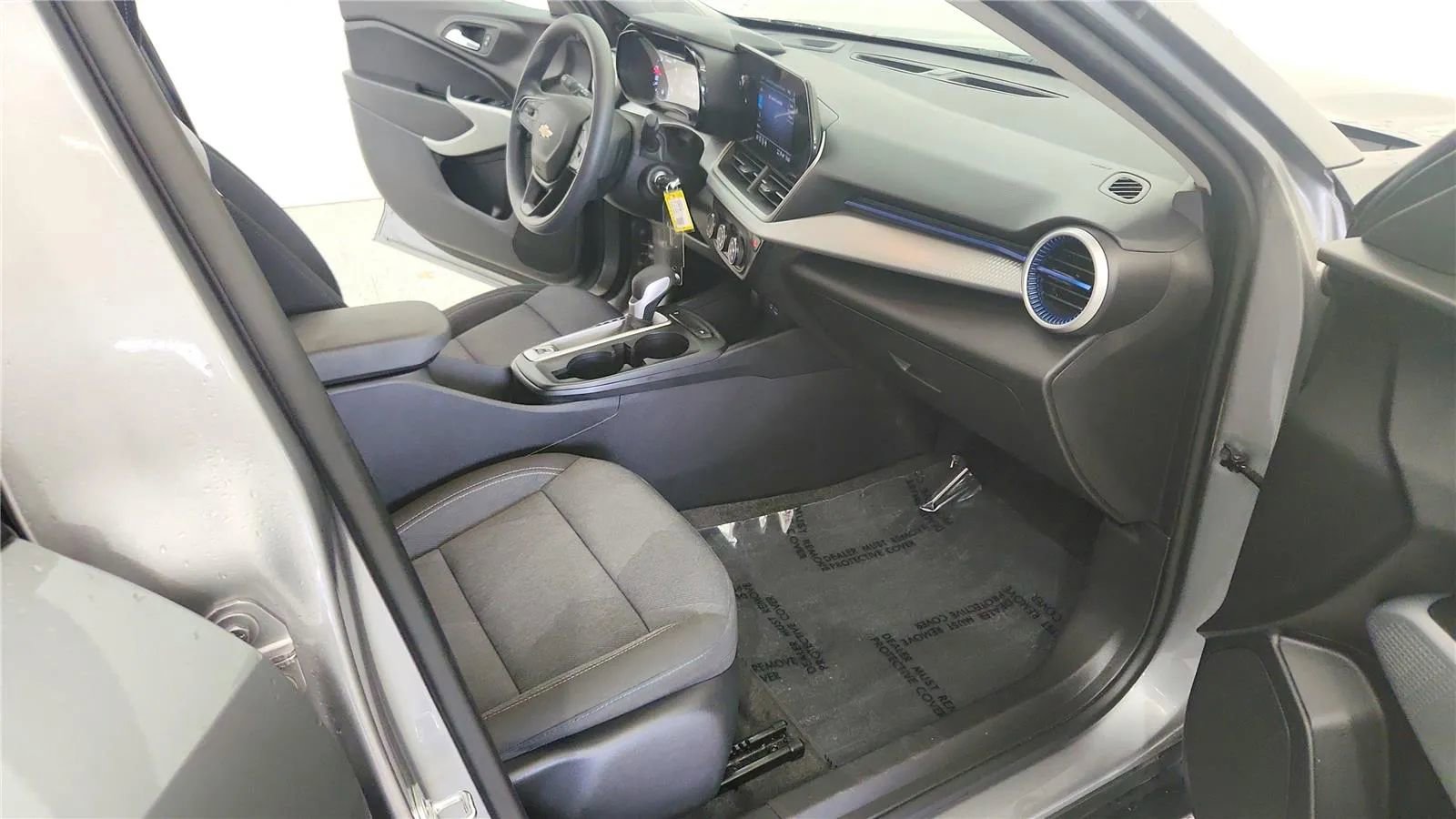 Used 2025 Chevrolet Trax LS w/ Driver Confidence Package FWD image 34