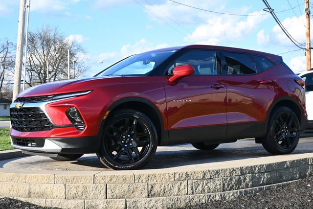 Used 2023 Chevrolet Blazer LT FWD image 1