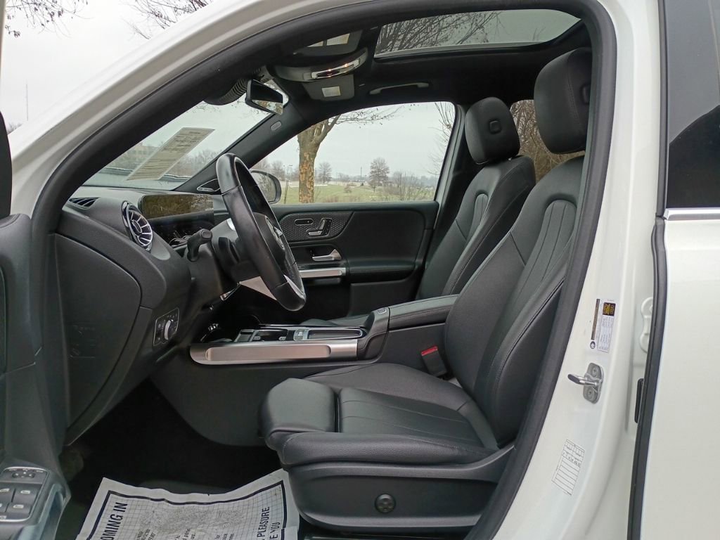 Used 2024 Mercedes-Benz GLB 250 4MATIC w/ Driver Assistance Package image 15