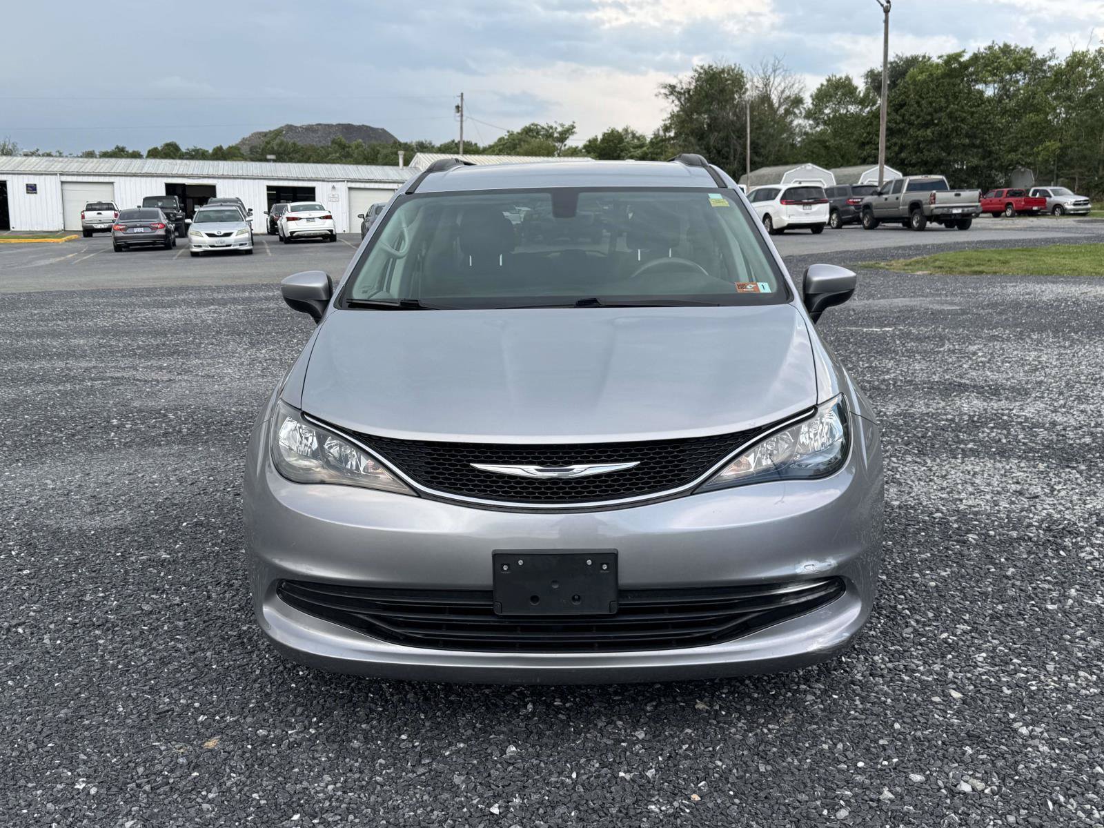Used 2017 Chrysler Pacifica LX FWD image 28