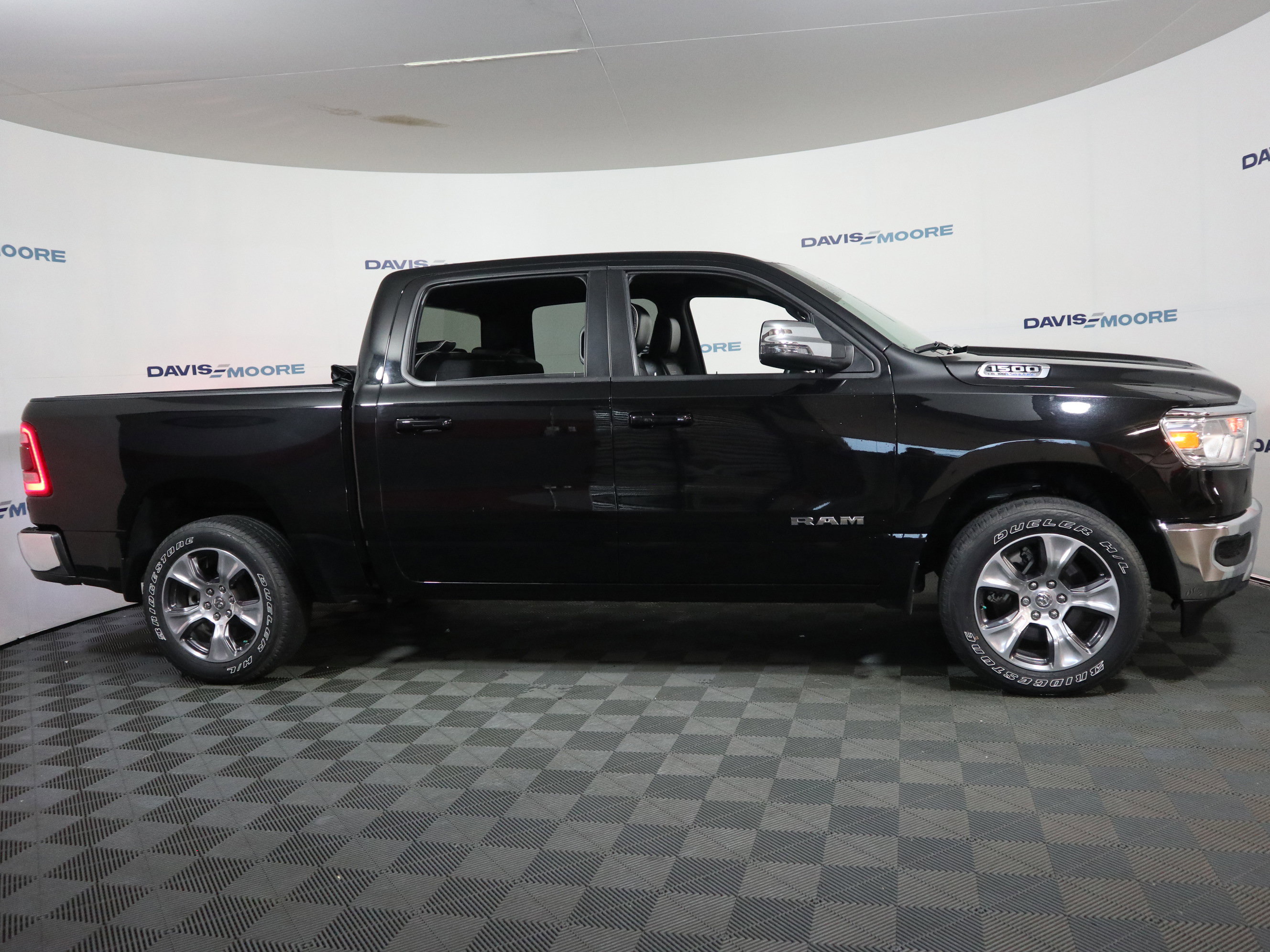 Used 2023 RAM 1500 Laramie AWD/4WD image 4