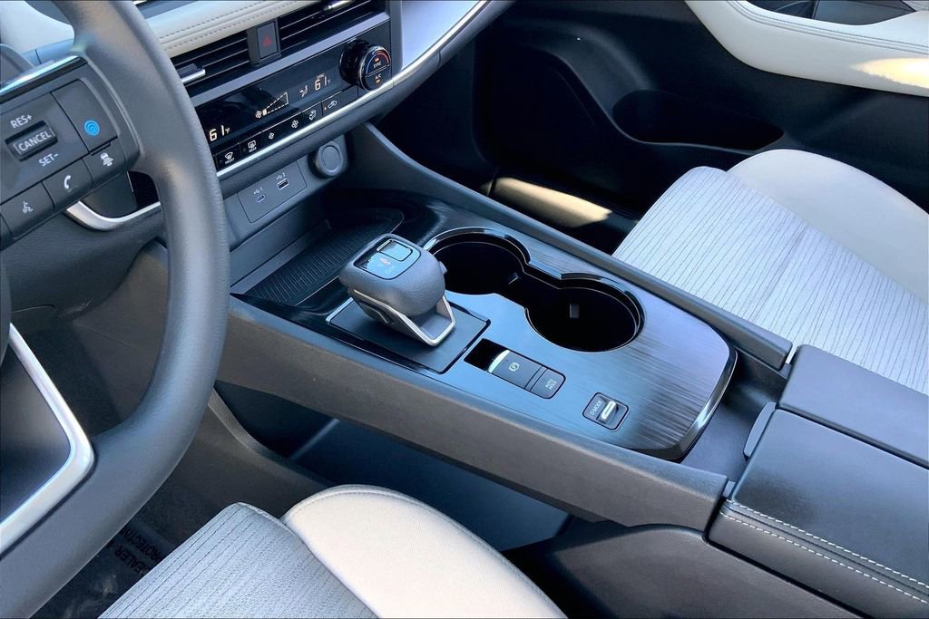 Used 2023 Nissan Rogue SV image 13