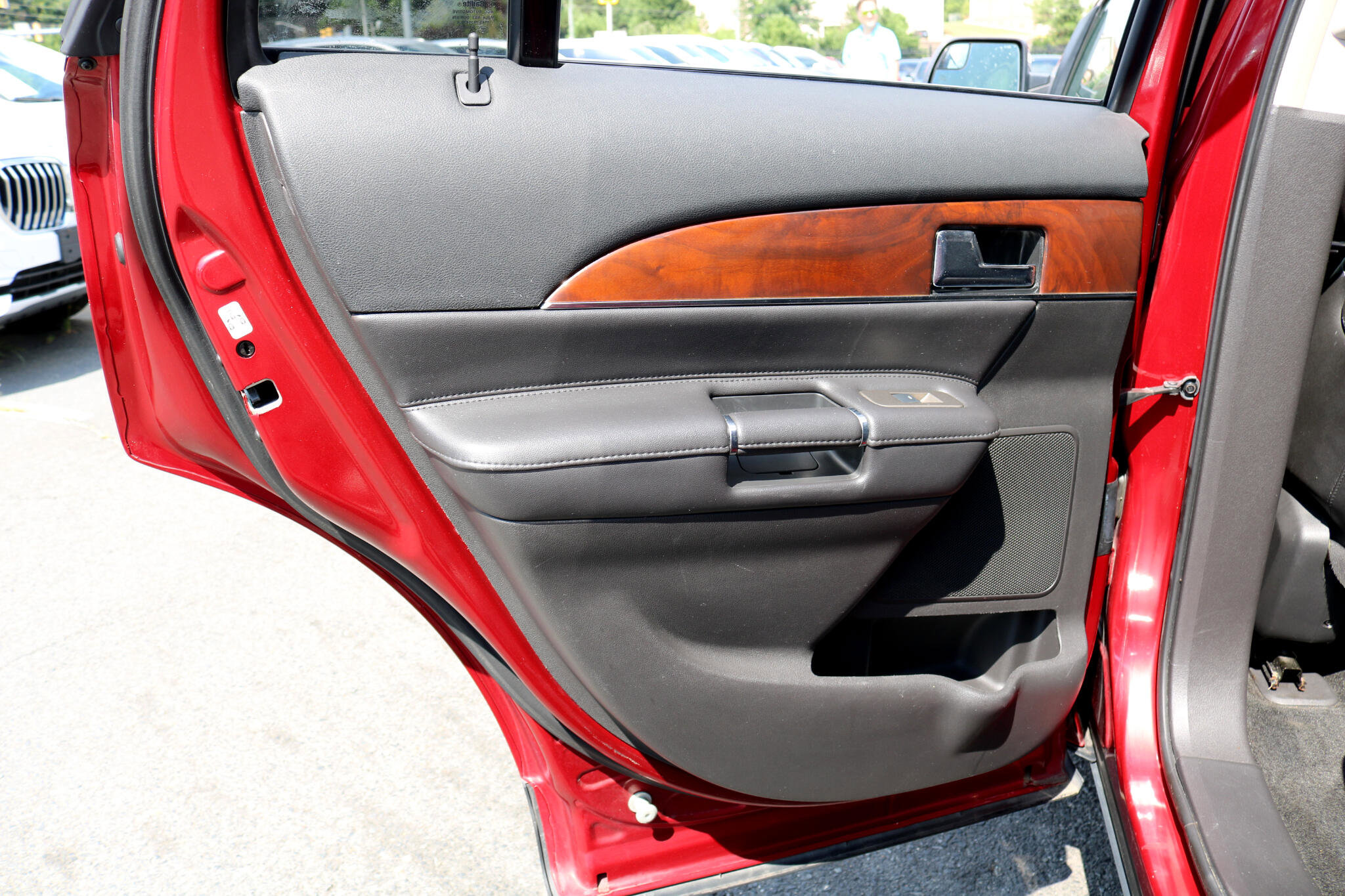 Used 2015 Lincoln MKX FWD w/ Walnut Swirl Wood Package image 29