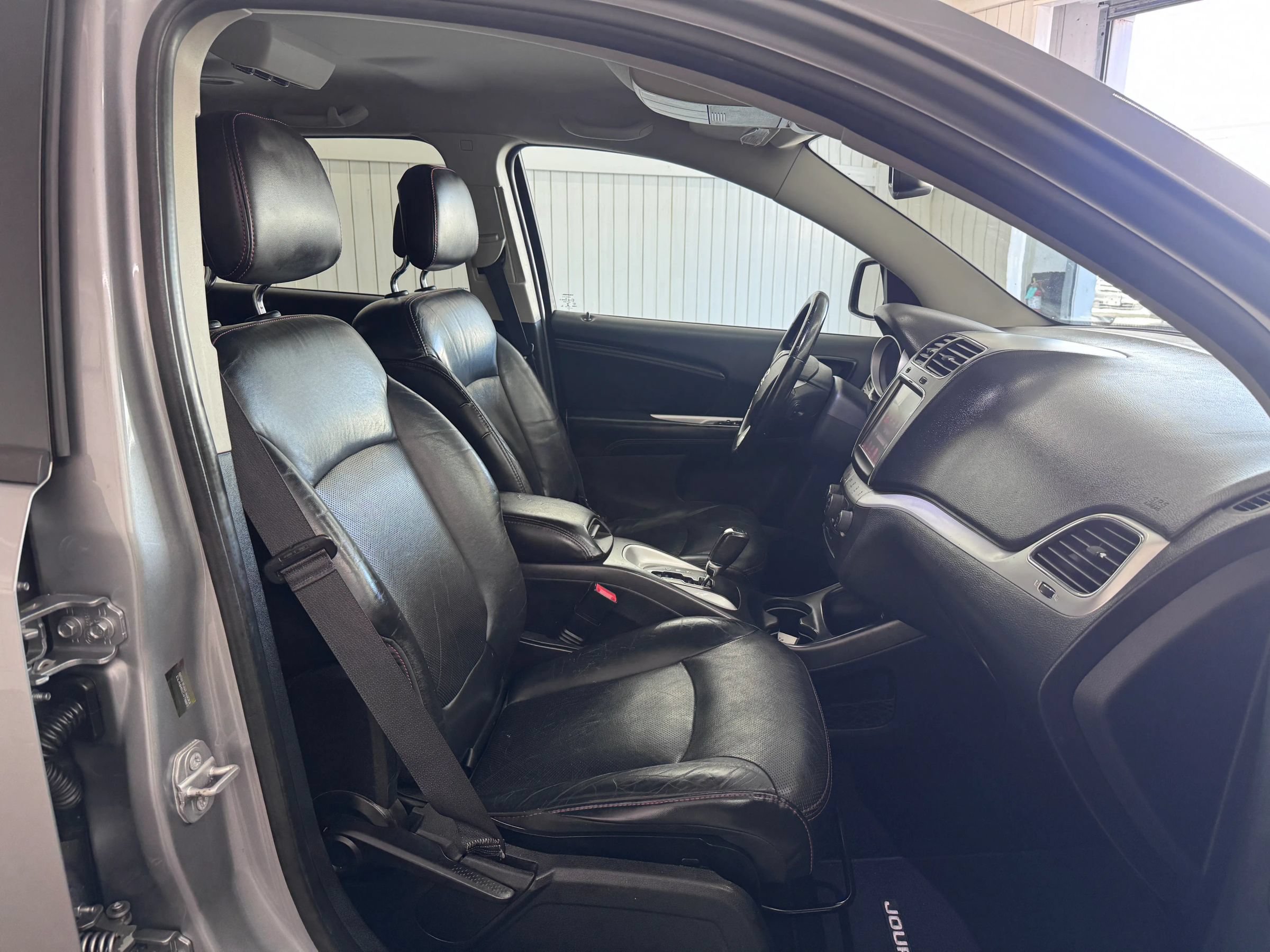Used 2015 Dodge Journey R/T w/ Flexible Seating Group FWD image 10