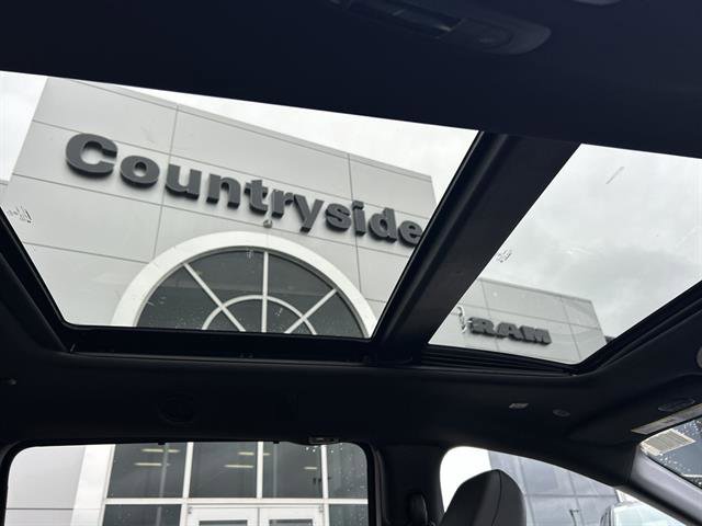 New 2026 Chrysler Pacifica Limited w/ S Appearance Package image 25