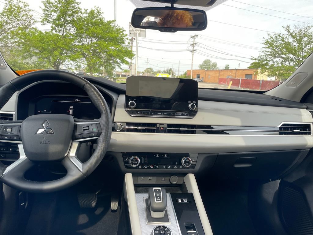 Used 2023 Mitsubishi Outlander SEL AWD/4WD image 13