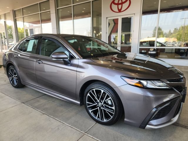 Used 2024 Toyota Camry XSE w/ Navigation Package FWD image 4