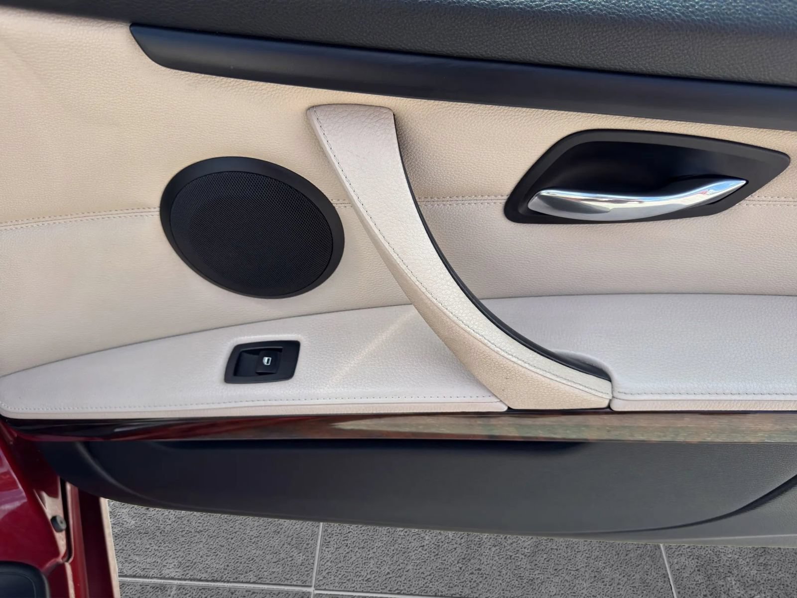 Used 2011 BMW 335i Convertible w/ Premium Pkg RWD image 25