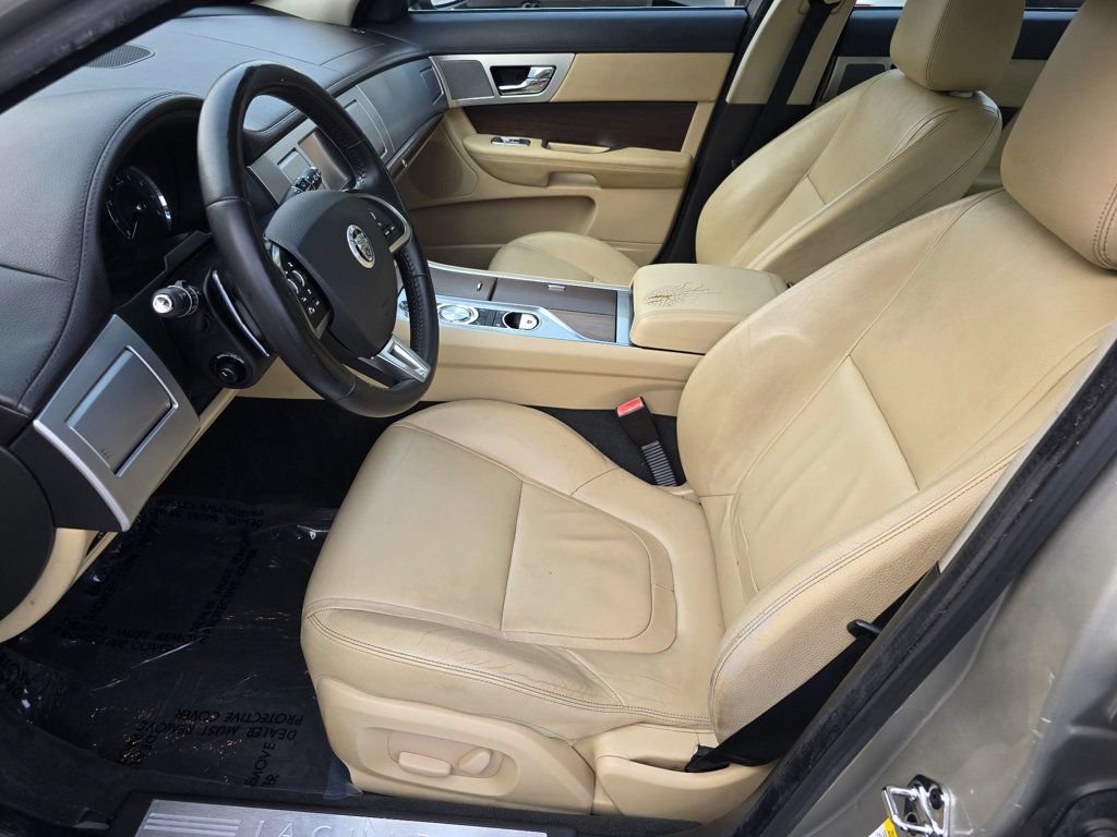 Used 2012 Jaguar XF RWD image 8