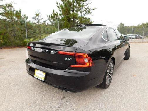 Used 2022 Volvo S90 B6 Momentum AWD/4WD image 6
