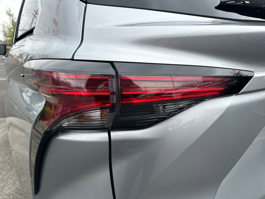 Certified 2021 Toyota Sienna XLE image 10